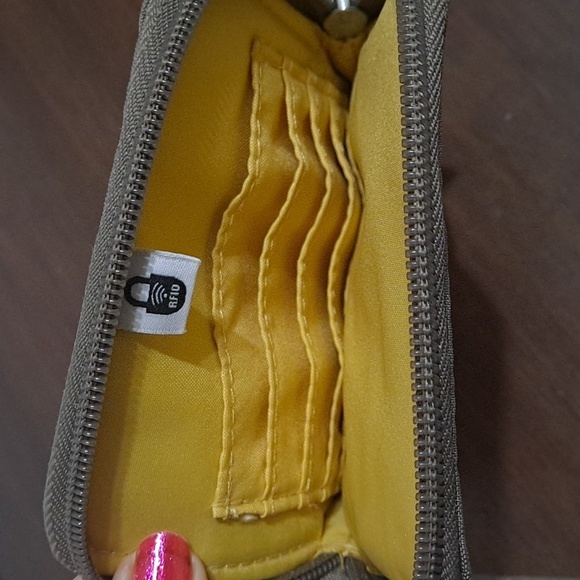 Baggallini Wristlet Wallet Tan Canvas Yellow Interior Identity Theft Protection - Picture 6 of 7